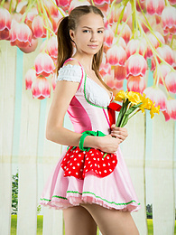 KiloTeens presents: She likes to keep things straight forward and show off all of her beauty right away